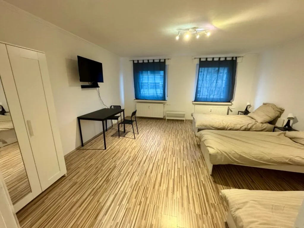Monteurwohnung in Solingen-Mitte mit 100 m², vier Schlafzimmern und zwei Balkonen für 8 Personen