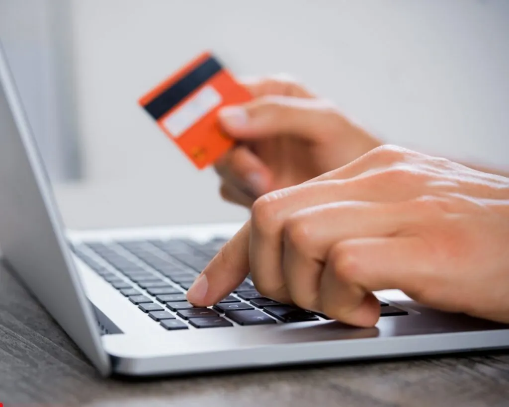 Monteurzimmer online anfragen – Buchung per Laptop
