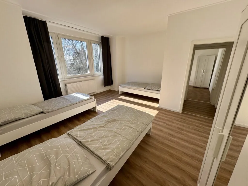 Monteurzimmer in Solingen-Höhscheid: Dachgeschosswohnung für 5 Personen mit eigenem Stellplatz