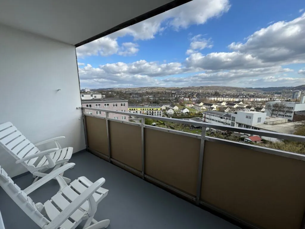 Balkon der Monteurwohnung in Wuppertal-Oberbarmen im 7. Stock mit Blick über die Stadt