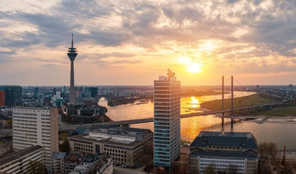 Düsseldorf Skyline am Rhein – NRW erleben
